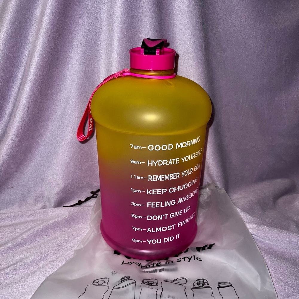 💧Motivational 128oz Water Bottle💧